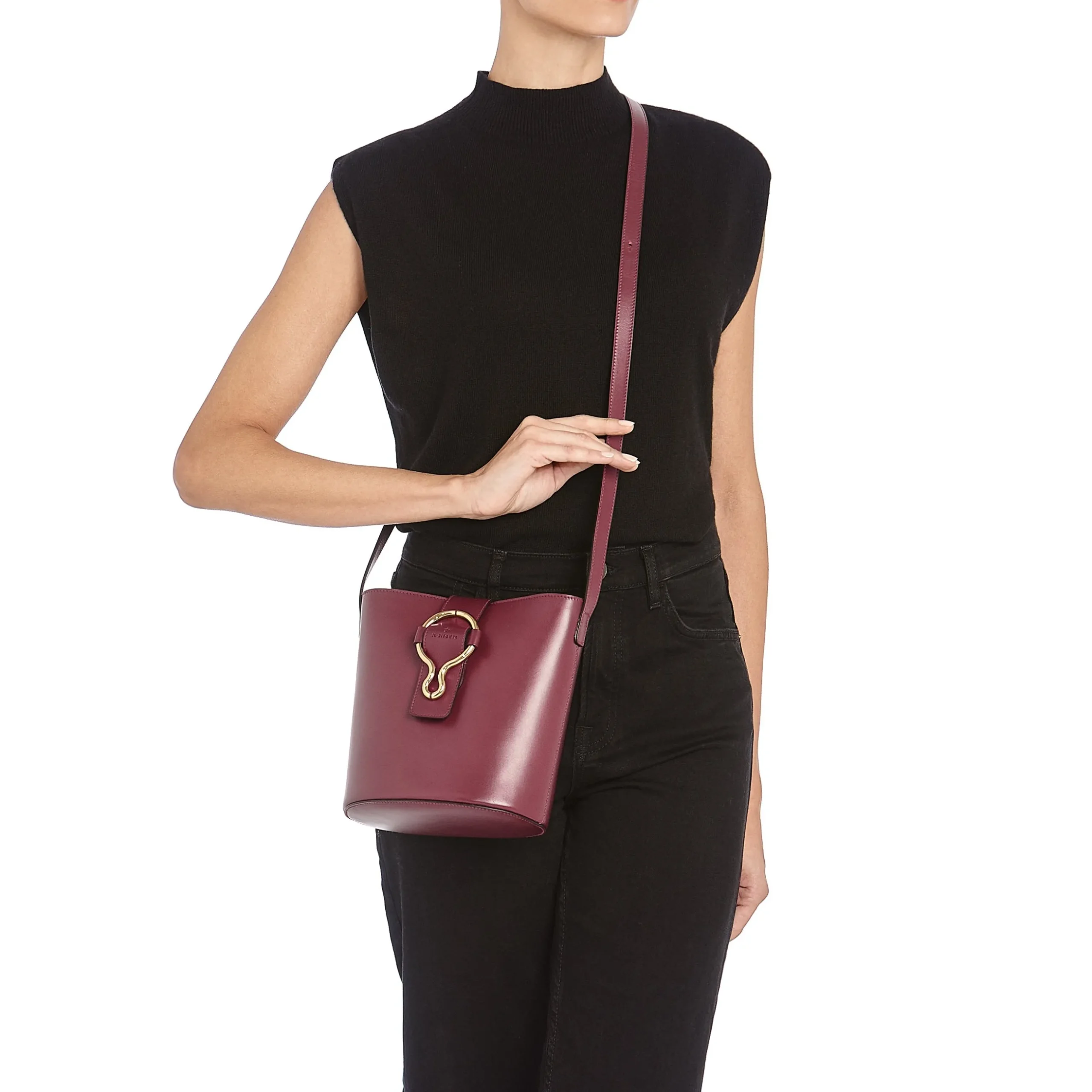 Consuelo Women's bucket bag in leather color black cherry