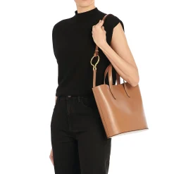 Consuelo Women's shoulder bag in leather color chocolate