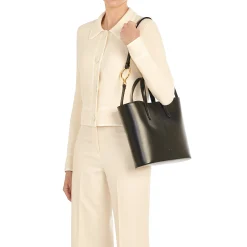 Consuelo Women's shoulder bag in leather color black