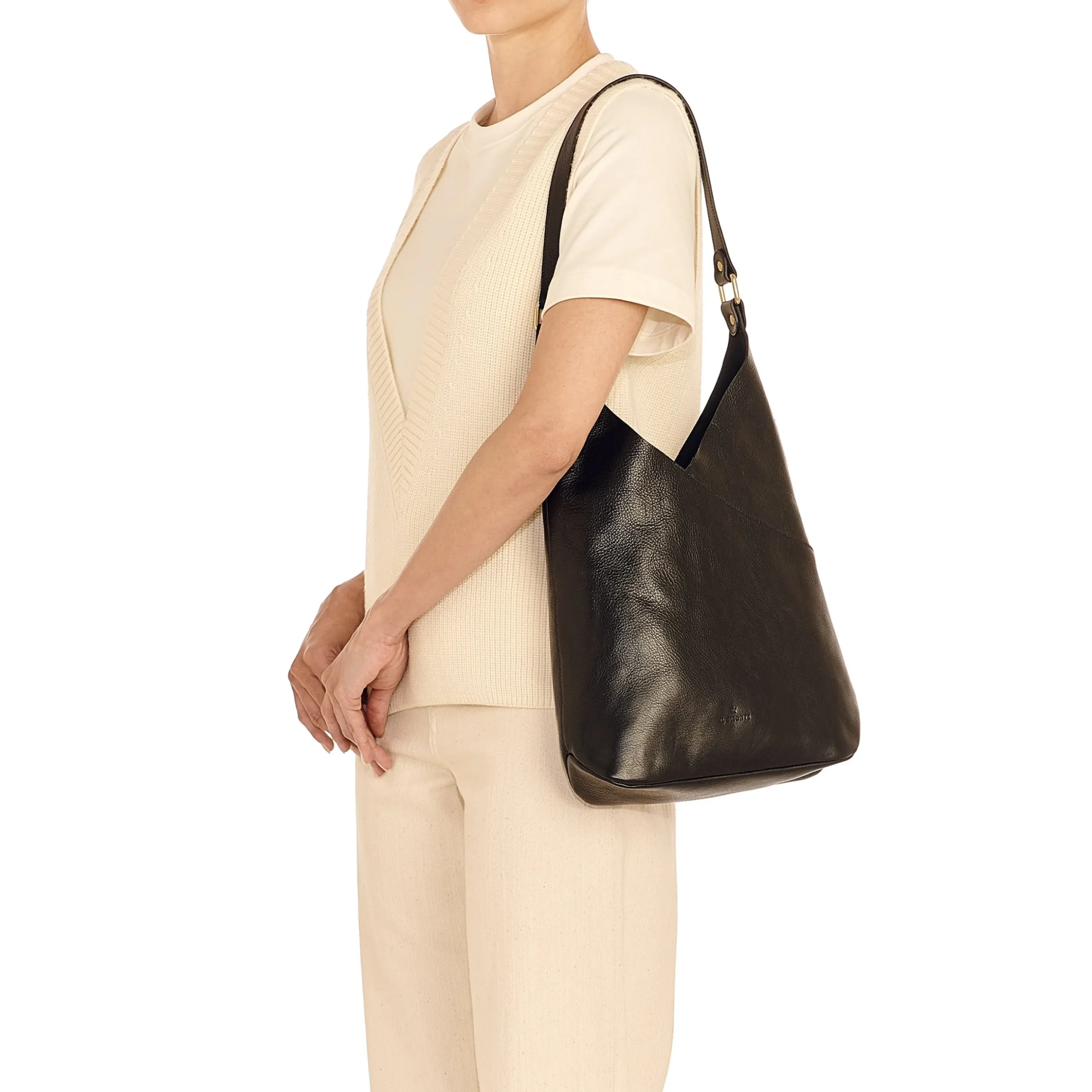 Malibu Women's shoulder bag in leather color black
