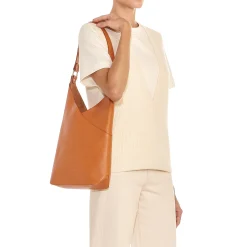 Malibu Women's shoulder bag in leather color caramel