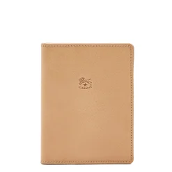 Passport holder in leather color natural