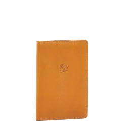 Passport holder in vintage leather color natural
